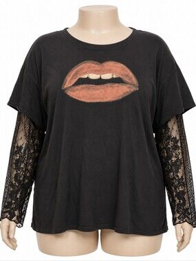 Torrid Black Graphic Lip Long Sleeve Tee Size 3 (22/24W)